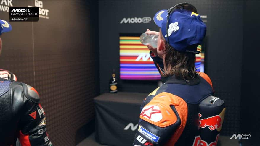 GP Austria, il retropodio con Acosta, Bezzecchi e Martin