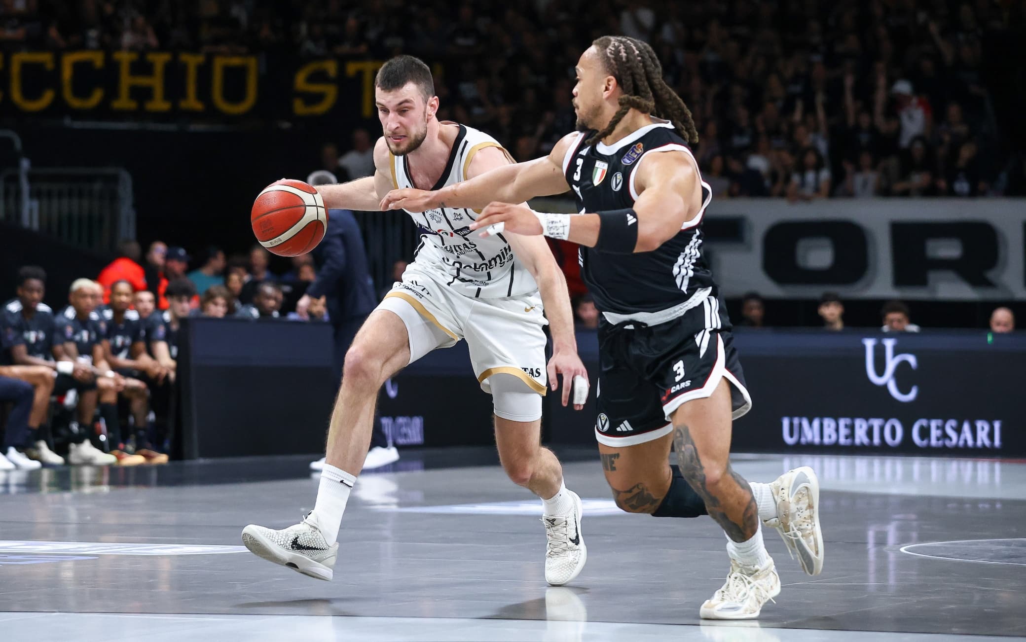 Virtus Bologna-Trento ai Playoff di Serie A basket in diretta tv e streaming su Sky e Now