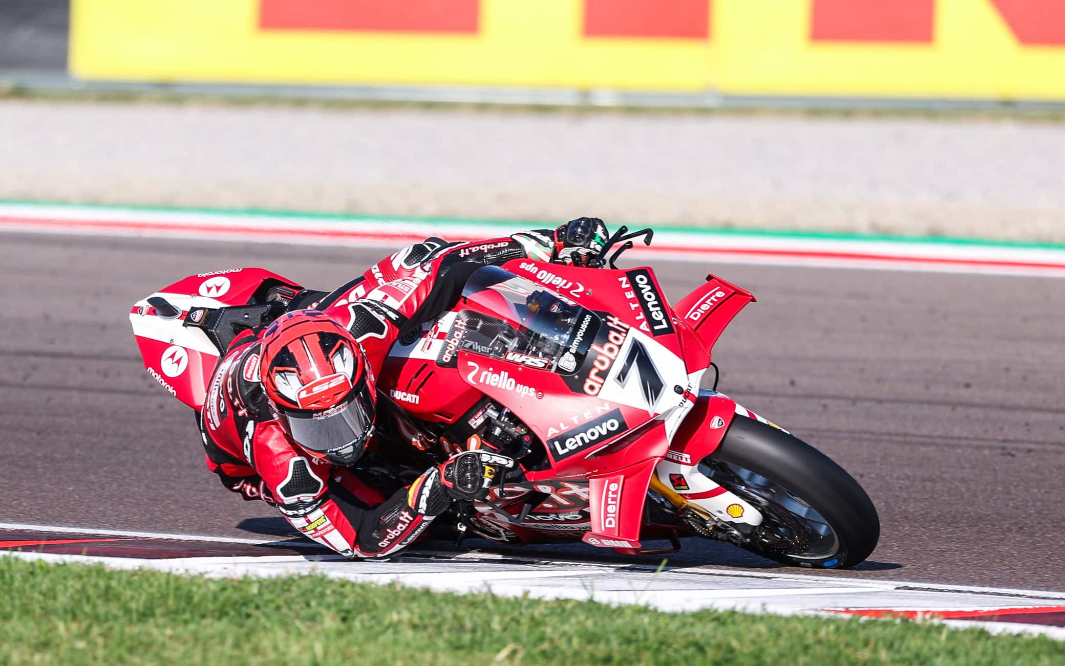 Superbike a Cremona: Bulega dietro a Lecuona in Gara 1, festa per il titolo rinviata