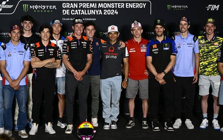 Aleix Espargaró e i colleghi piloti dopo l'annuncio del suo ritiro