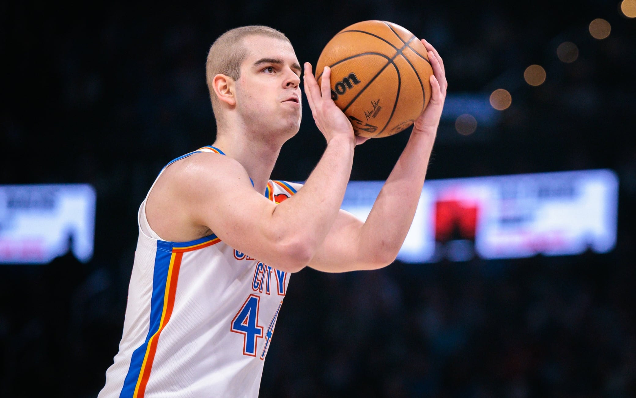NBA, Topic torna in campo dopo la battaglia con il cancro: OKC lo accoglie con un'ovazione
