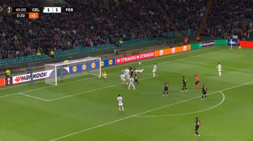 Zachariassen fa la magia: colpo di tacco in mezzo a due!