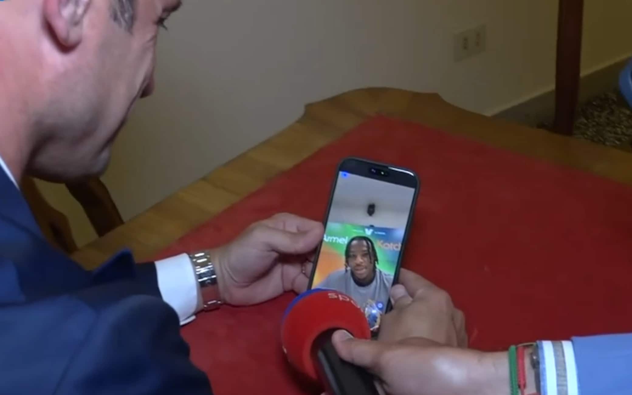 Venezia, Bella-Kotchap firma in diretta a Sky: il video