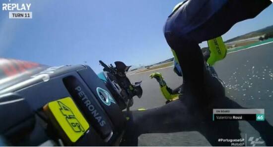 Rossi caduta Portimao