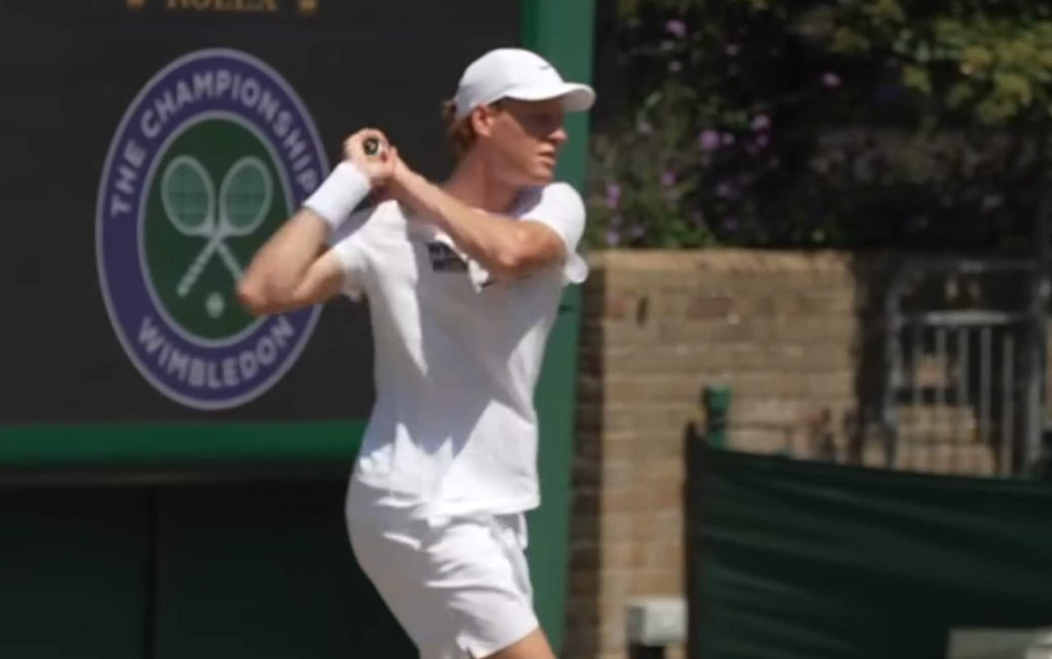 Sinner, l'allenamento di rifinitura prima della finale di Wimbledon con Zverev. VIDEO