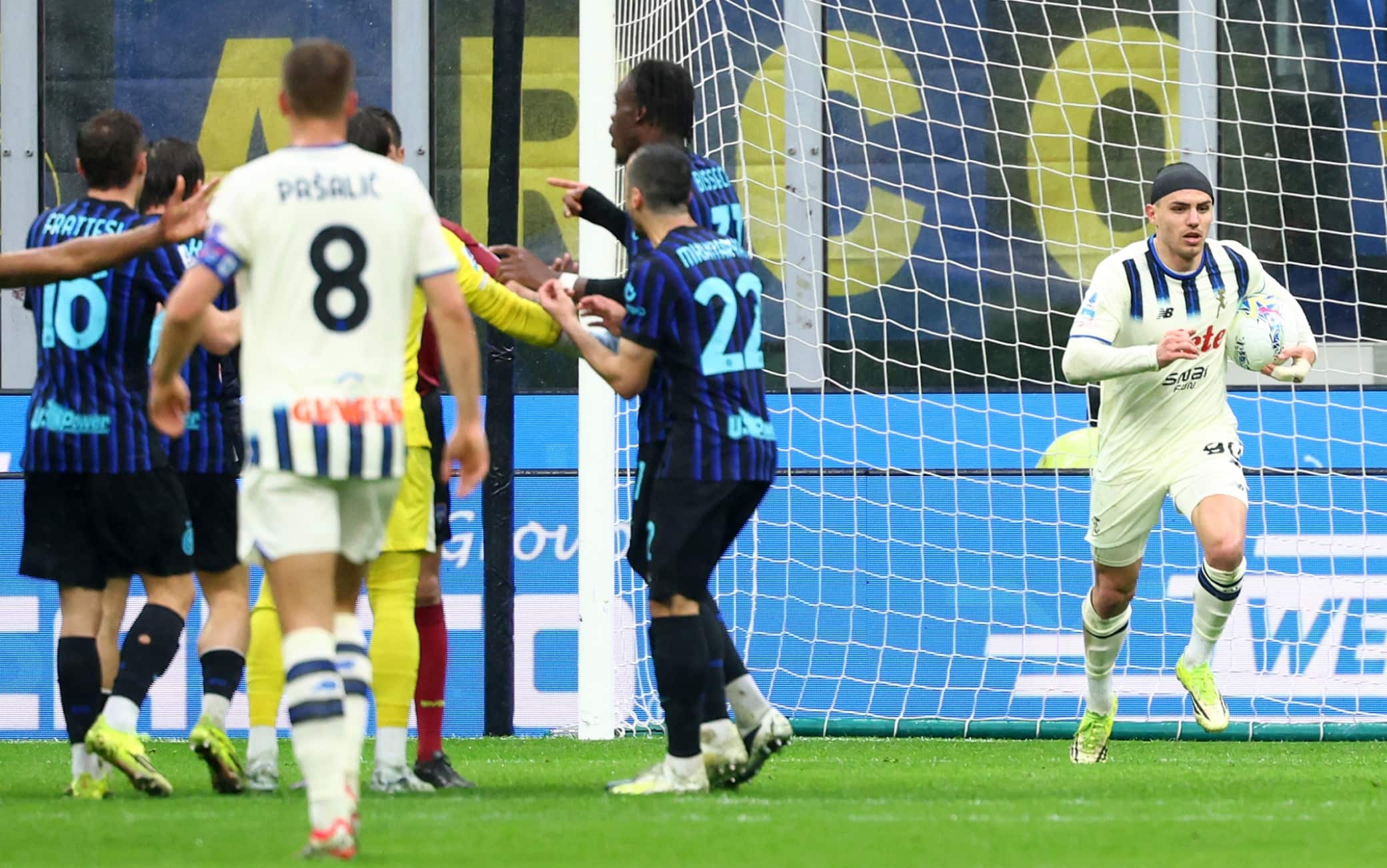 Pari e polemiche a San Siro: Inter-Atalanta è 1-1