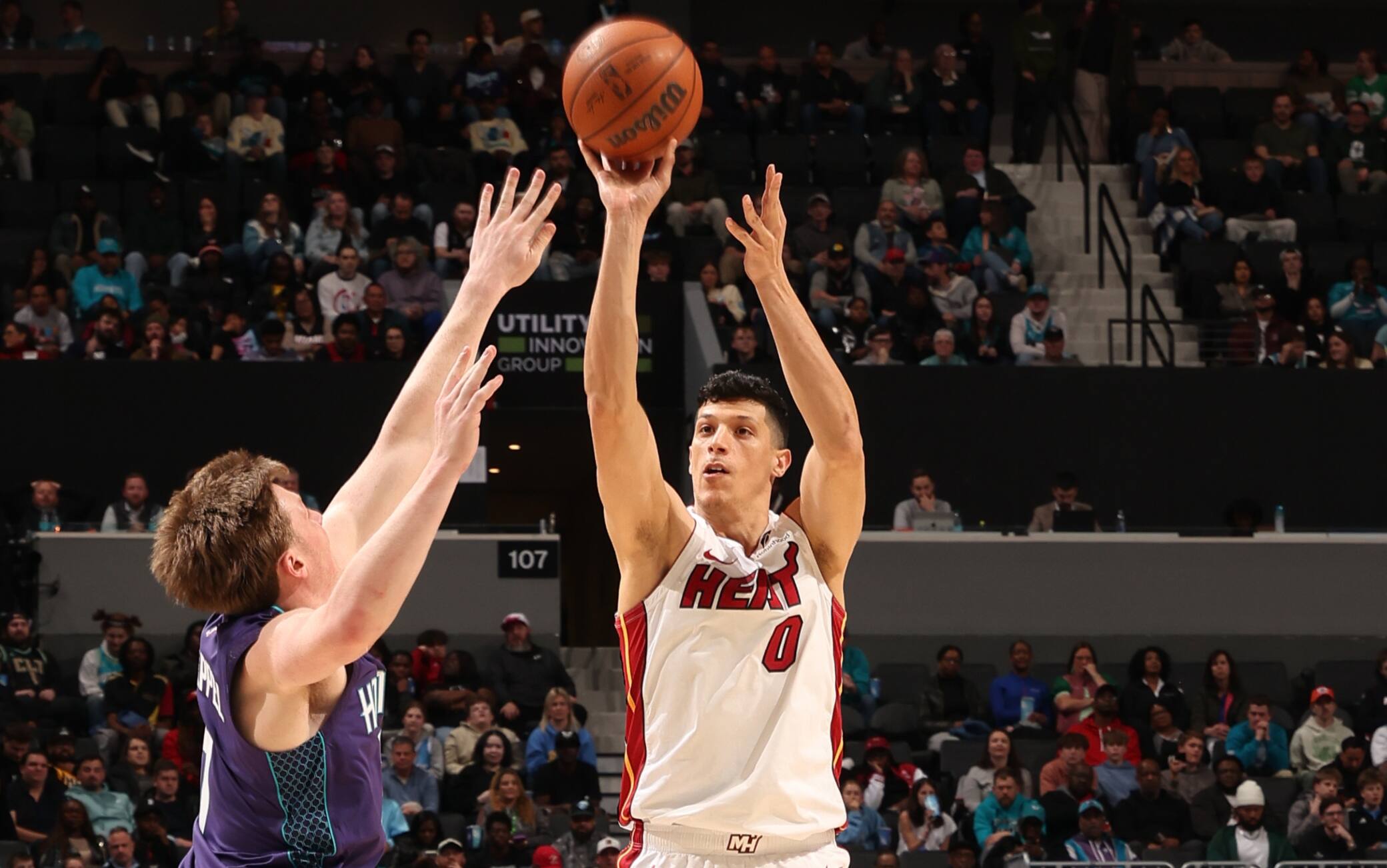 NBA, Simone Fontecchio in doppia cifra, ma Miami crolla a Charlotte