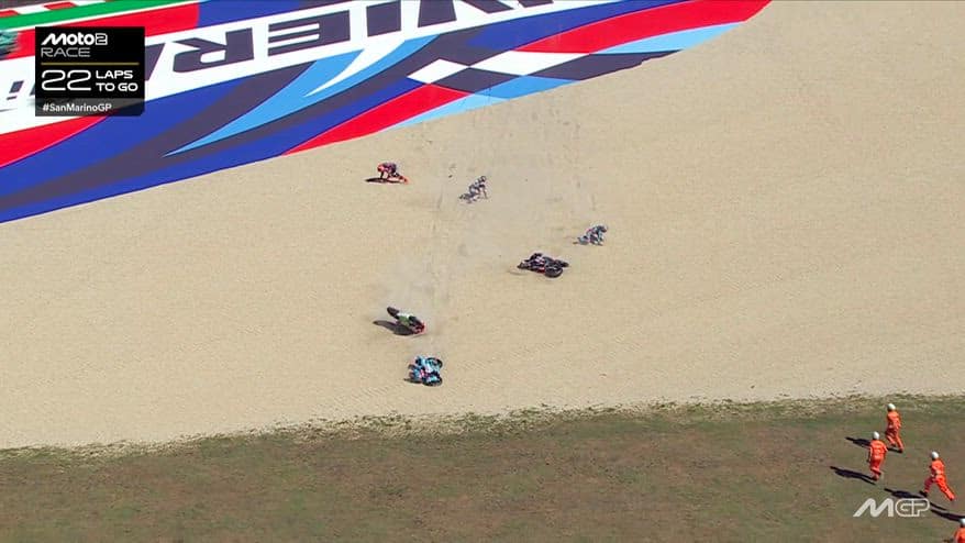 Moto2, caos al via a Misano: fuori Agius, Holgado e Piqueras