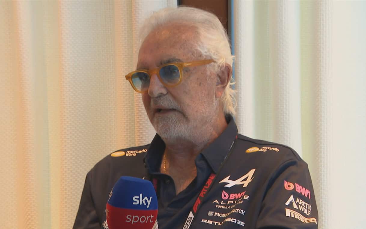 https://sport.sky.it/assets/images/6a5f7703b4d84527933a4af8183a2d36201de0da/skysport/it/motori/formula-1/video/2026/06/12/briatore-alpine-f1-gp-barcellona-intervista-video-1104778/intv_briatore.jpg?im=Resize,width=1218