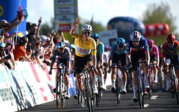 Giro Romandia, Pogacar vince 2^ tappa in volata