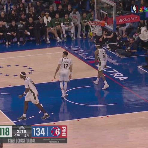 NBA, VJ Edgecombe vola sopra il ferro: schiacciata assurda