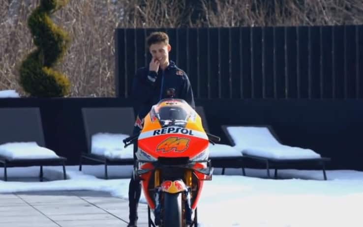 Pol Espargarò in sella al prototipo Honda