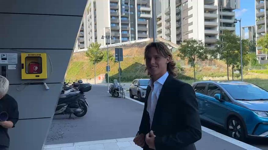 Comotto arrivato a Casa Milan per la firma sul rinnovo