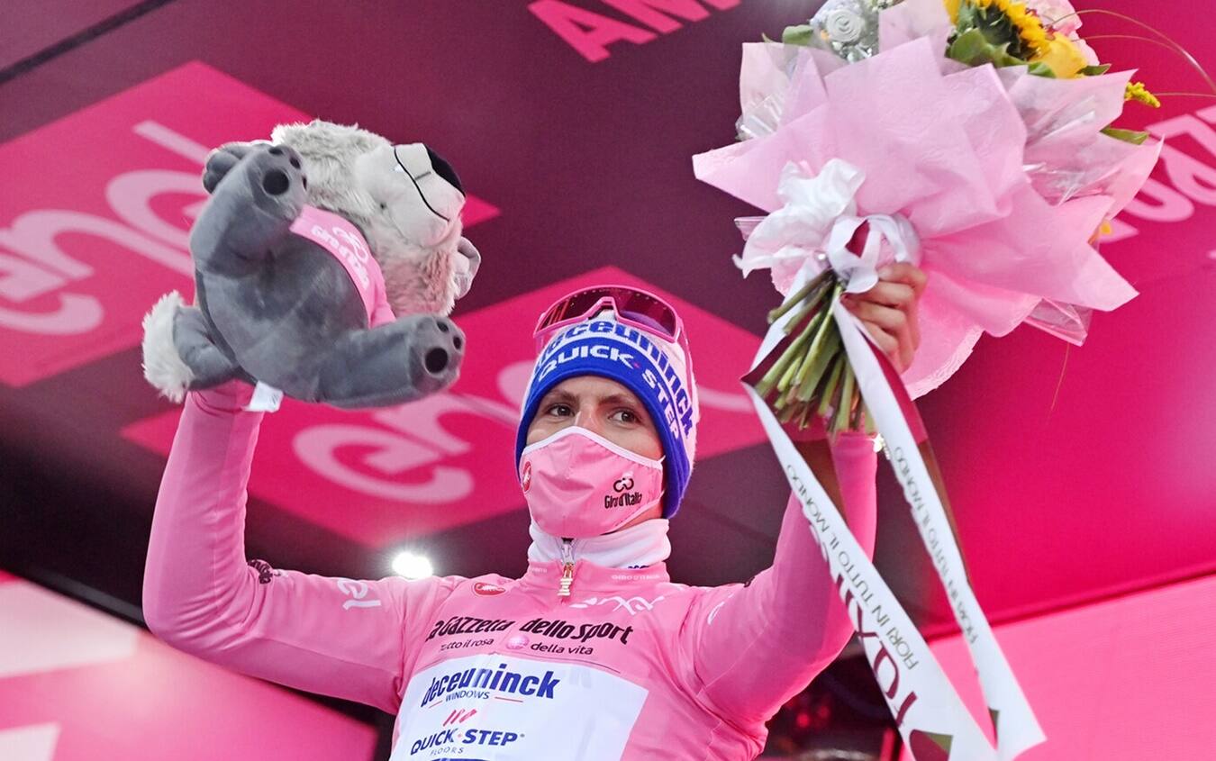 Il portoghese Joao Almeida sempre in maglia rosa