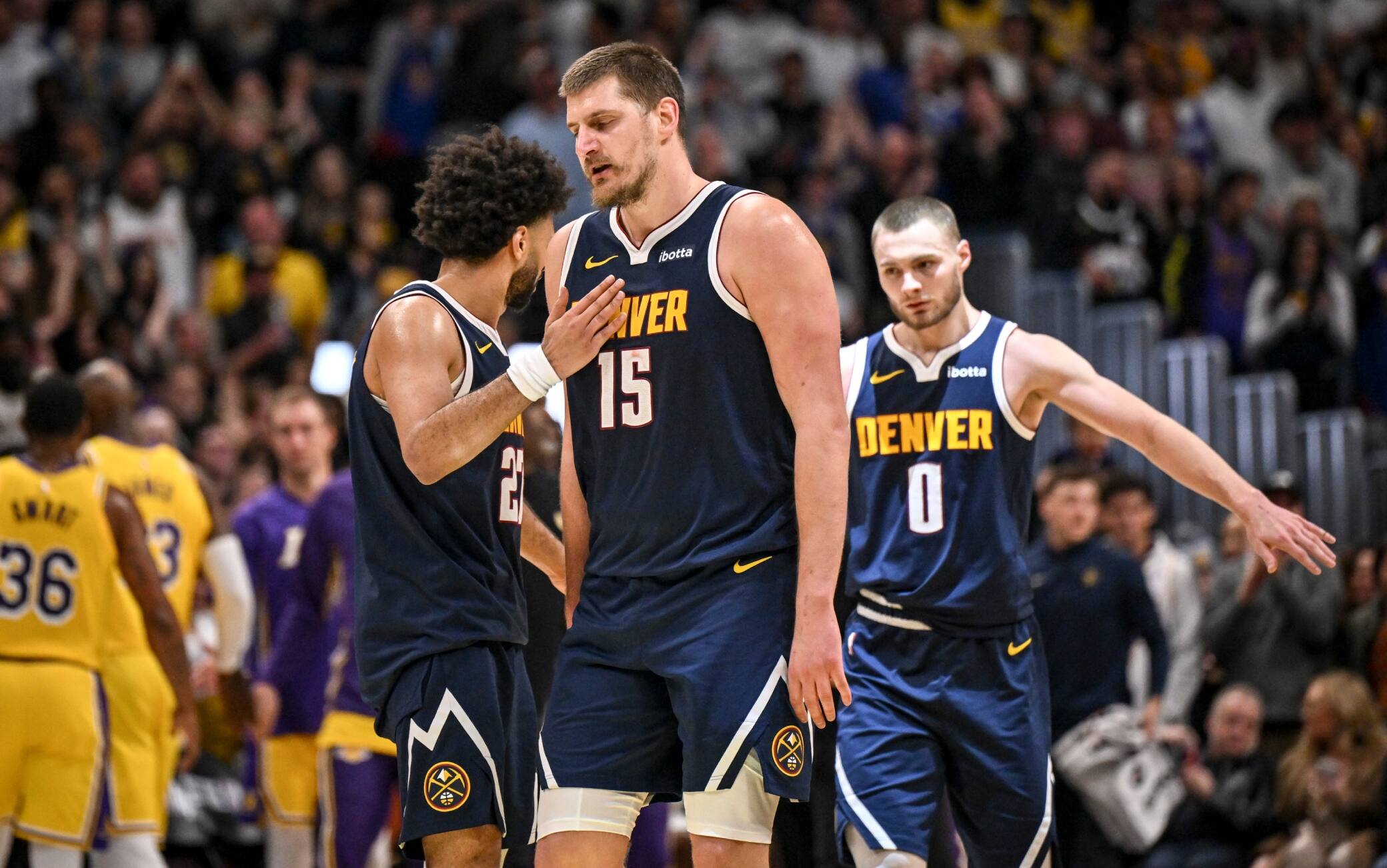 NBA, Jokic non sbaglia: canestro decisivo nel finale e tripla doppia contro i Lakers