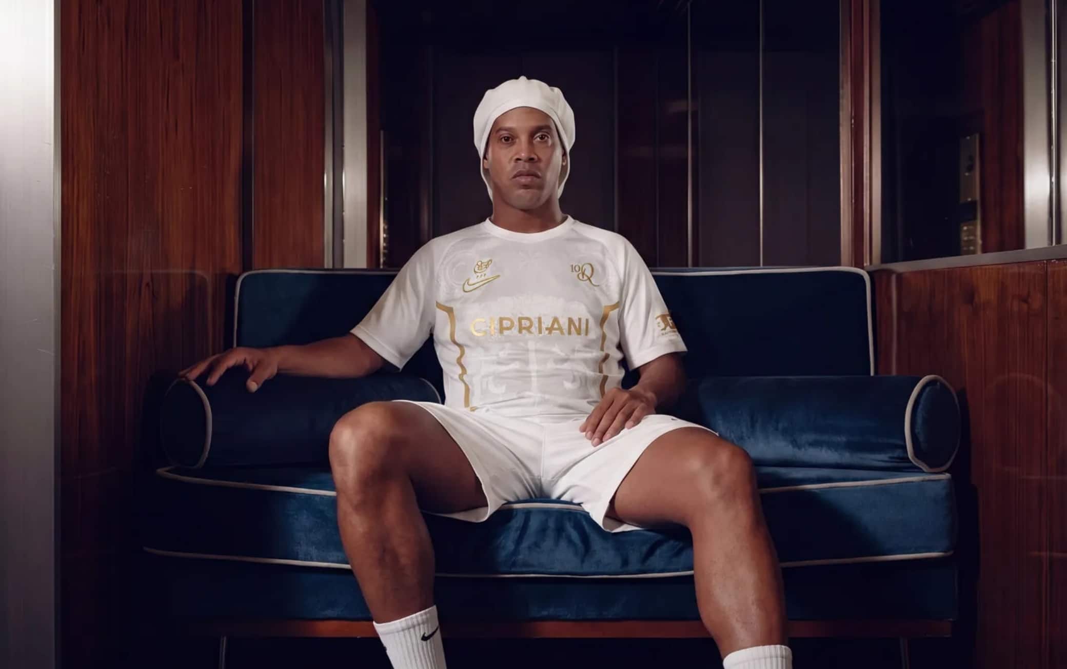 Ronaldinho a Ravenna è ufficiale: il video e la nuova maglia: "Che la magia abbia inizio"