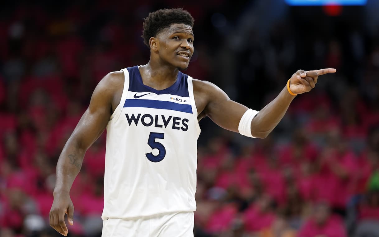 https://sport.sky.it/assets/images/6f9e120cfd099876757d12281d3d95ce81eeda38/skysport/it/nba/2026/05/05/nba-risultati-partite-playoff-notte-5-maggio-video/Anthony_Edwards_Getty_Minnesota_Timberwolves.jpg?im=Resize,width=1218