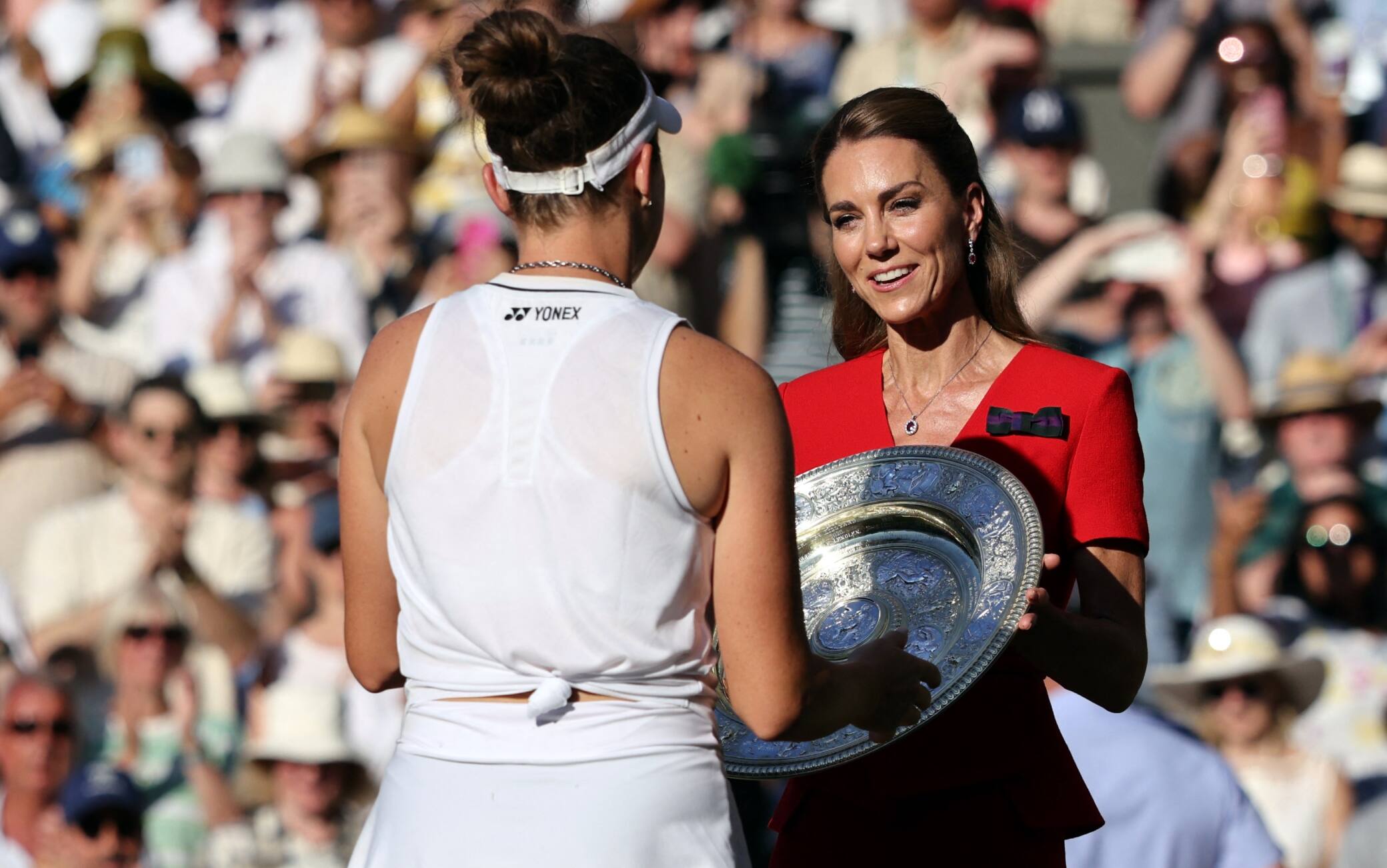 Wimbledon, Kate Middleton premia la campionessa Noskova. FOTO