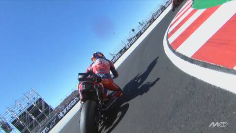 MotoGP, Bastianini schivato dalle moto dopo la caduta di oggi. VIDEO ...