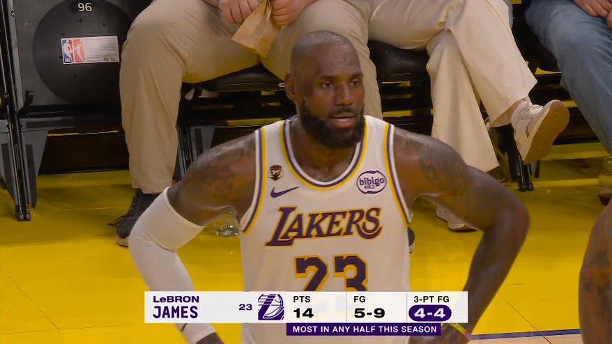 NBA, quattro triple per LeBron James contro Golden State