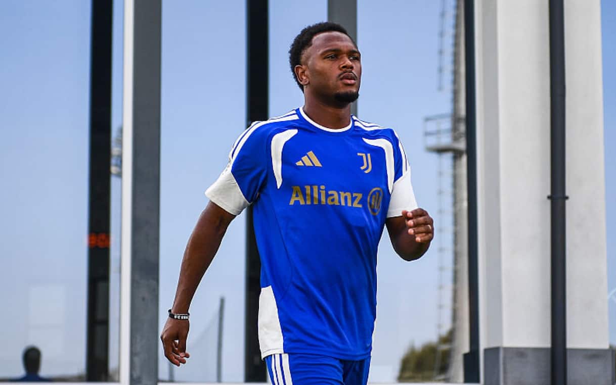 https://sport.sky.it/assets/images/73e791595767830739d499c08481034c9211ac2d/skysport/it/calcio/calciomercato/2026/07/25/openda-juventus-lione-calciomercato-news/openda_juventus_getty.jpg?im=Resize,width=1218