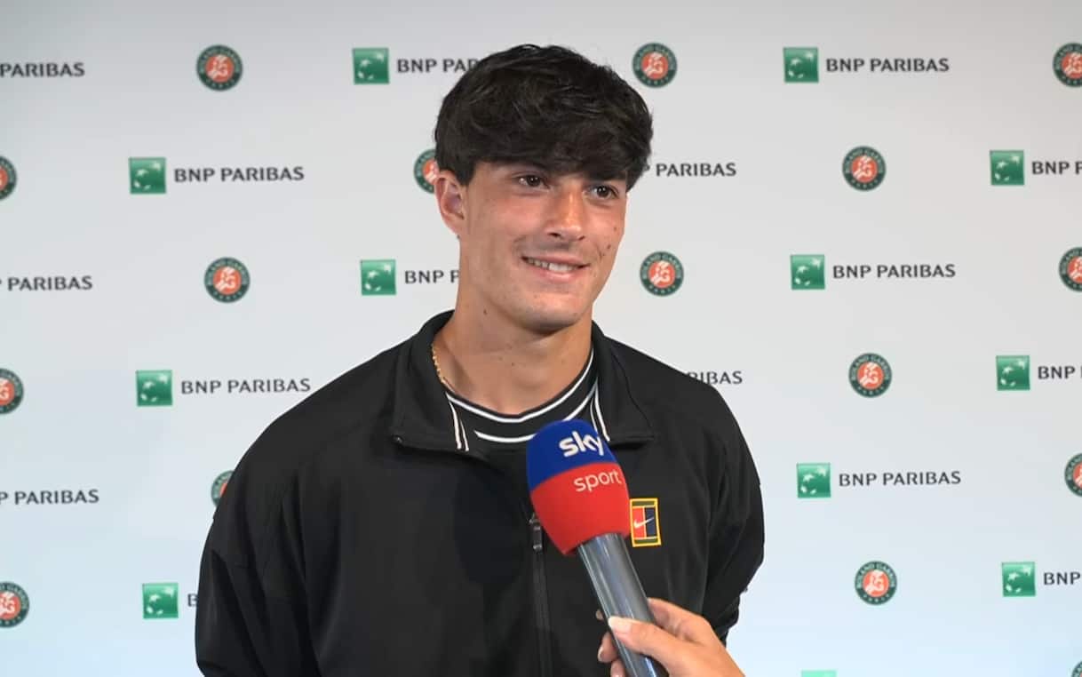 https://sport.sky.it/assets/images/741cc192d2cb03a038aeba7f2ca10133485344c3/skysport/it/tennis/video/2026/05/24/cina-roland-garros-intervista-video-1100407/cina_screen.jpg?im=Resize,width=1218