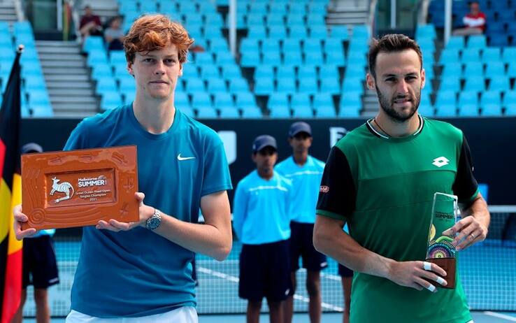 Jannik Sinner e Stefano Travaglia protagonisti del "derby" azzurro a Melbourne