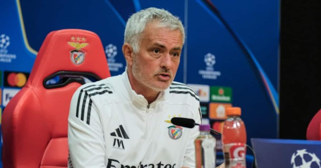 https://sport.sky.it/assets/images/75218baf95e04a104cfd1afb2dfc35634fb69285/skysport/it/calcio/champions-league/2025/12/09/benfica-napoli-mourinho-intervista-video/og_mourinho_conferenza_ansa.jpg?im=Resize,width=1218