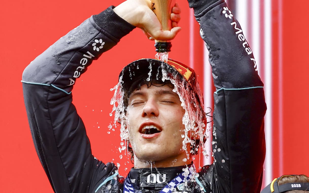 https://sport.sky.it/assets/images/754d6f6de3256a4f74e44f62728cff9941cb08aa/skysport/it/motori/formula-1/video/2026/07/19/f1-gp-belgio-kimi-antonelli-capelli-commento-video-1112996/kimi_podio_ipa.jpg?im=Resize,width=1218