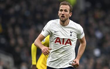 epa09657227 Harry Kane of Tottenham reacts during the English Premier League match between Tottenham Hotspur and Crystal Palace in London, Britain, 26 December 2021.  EPA/NEIL HALL EDITORIAL USE ONLY. No use with unauthorized audio, video, data, fixture lists, club/league logos or 'live' services. Online in-match use limited to 120 images, no video emulation. No use in betting, games or single club/league/player publications