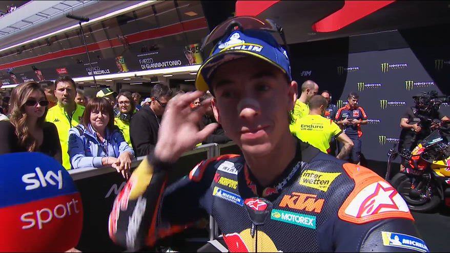 Acosta conquista la pole: "Stiamo lavorando tutti bene"