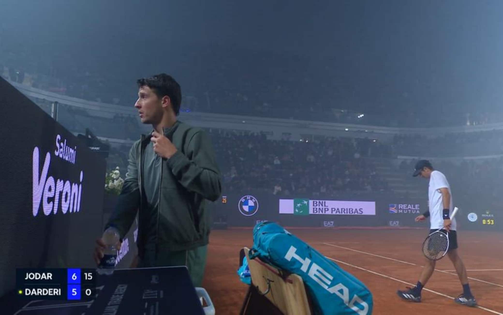 Fumogeni dall'Olimpico al Foro: match Darderi-Jodar interrotto. VIDEO