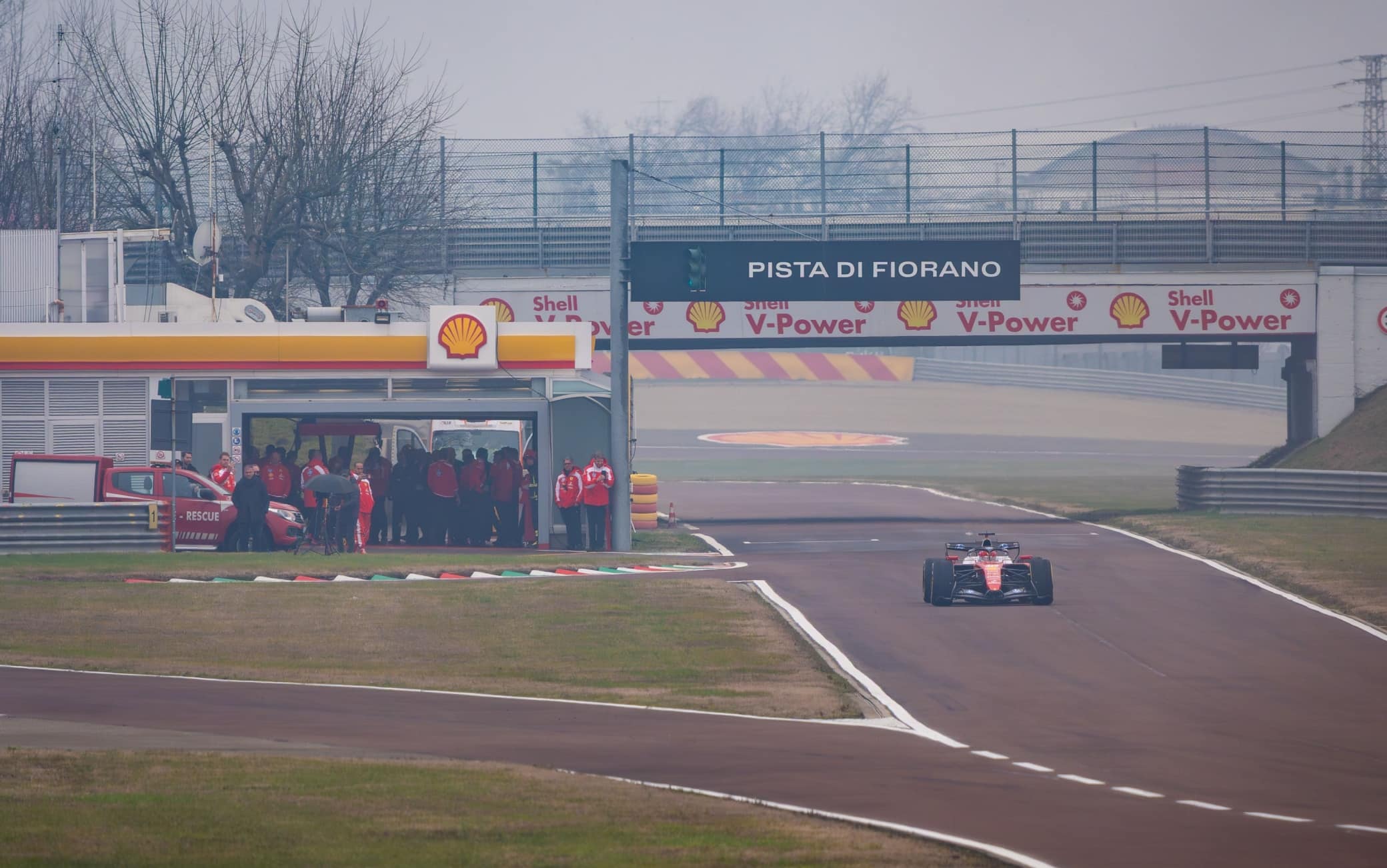 SF-26 a Fiorano: il battesimo della sostanza inaugura una Ferrari senza fronzoli