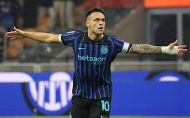 FC Inter's forward Lautaro MartÃ­nez jubilates after scoring goal during the Italian Serie A soccer match between FC Inter and SS Lazio at Giuseppe Meazza Stadium in Milan, Italy, 9 November 2025. ANSA / ROBERTO BREGANI