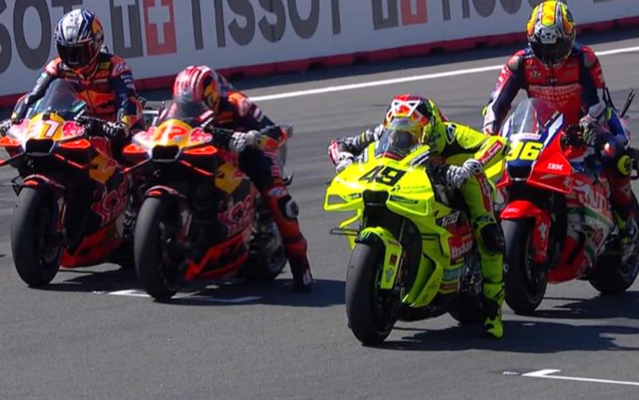 MotoGP, abbassatori vietati da Assen: ecco le prime prove di partenza. VIDEO
