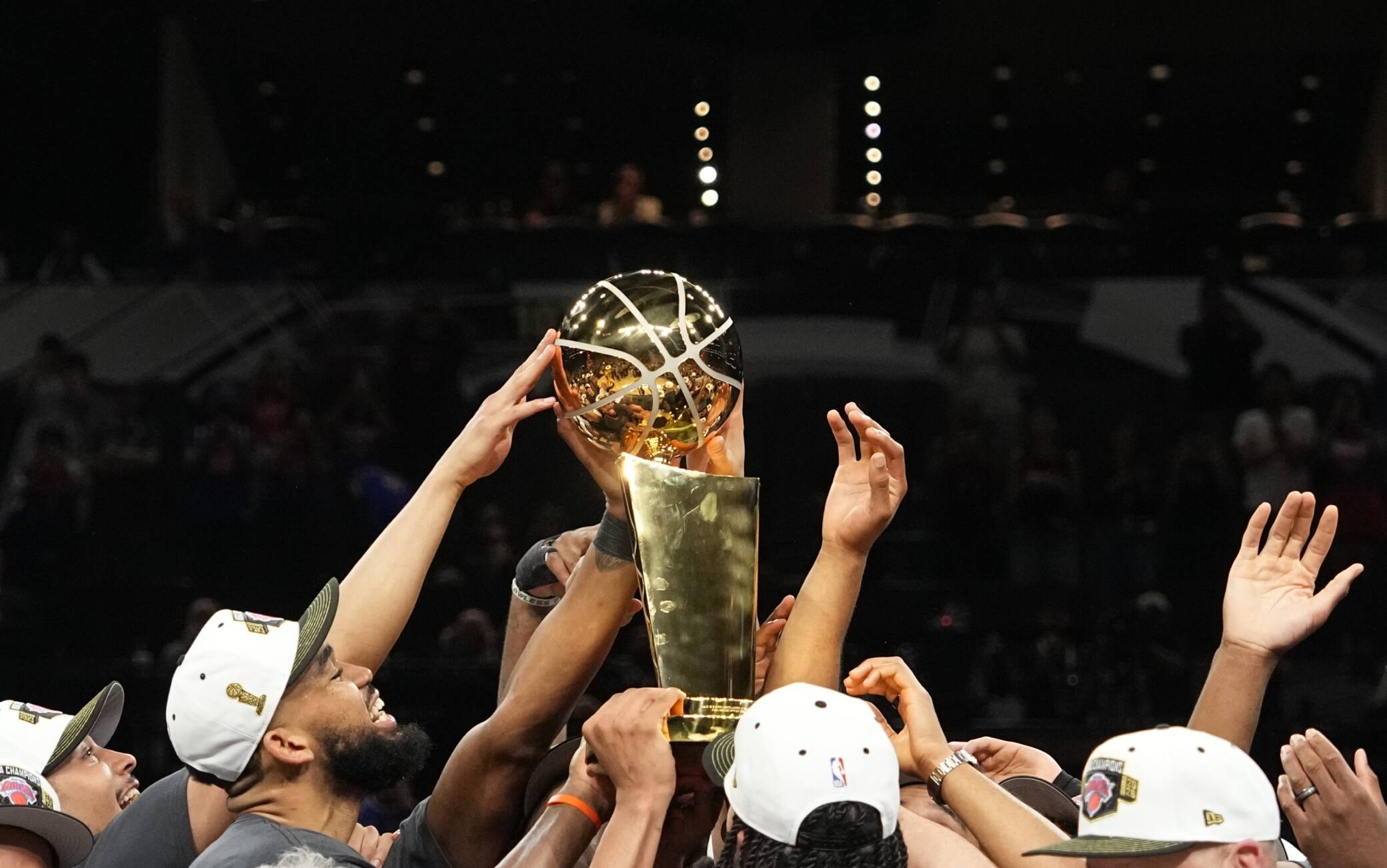 NBA, il titolo torna a New York dopo 53 anni: è record con due precedenti battuti