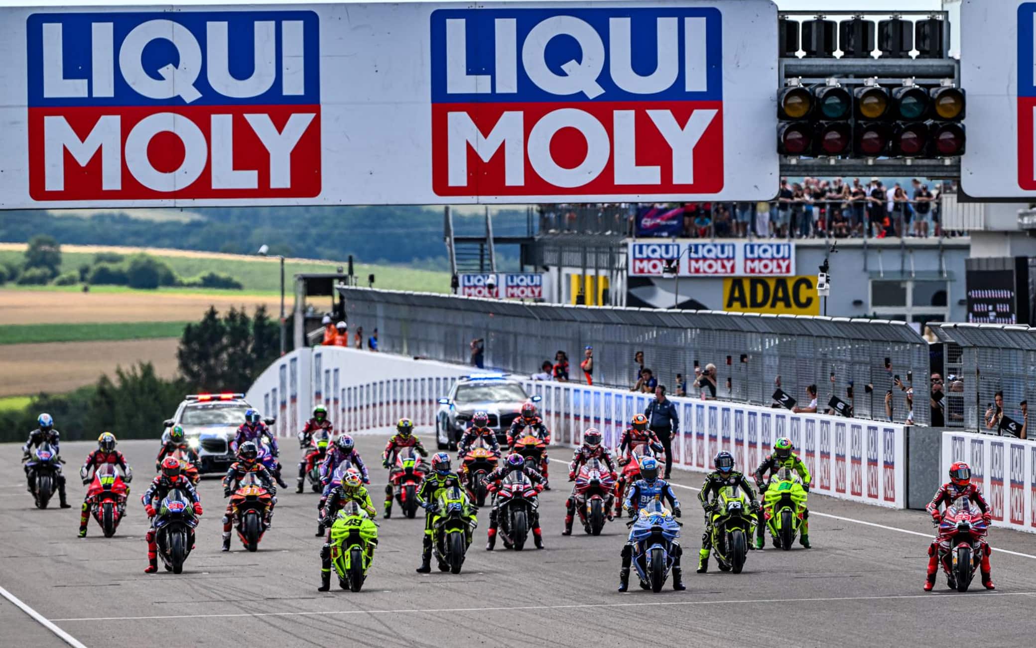 MotoGP, nuova griglia "distanziata" in Germania: le partenze a confronto con lo Sky Tech