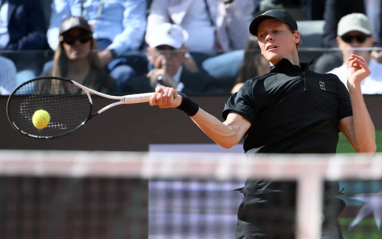 https://sport.sky.it/assets/images/79c607ba20397703e52cef4af975fe338f8acaa5/skysport/it/tennis/video/2026/05/14/la-potenza-di-sinner-dopo-uno-scambio-infinito-con-rublev-1097857/ansa_sinner_VS_rublev.jpg?im=Resize,width=1218