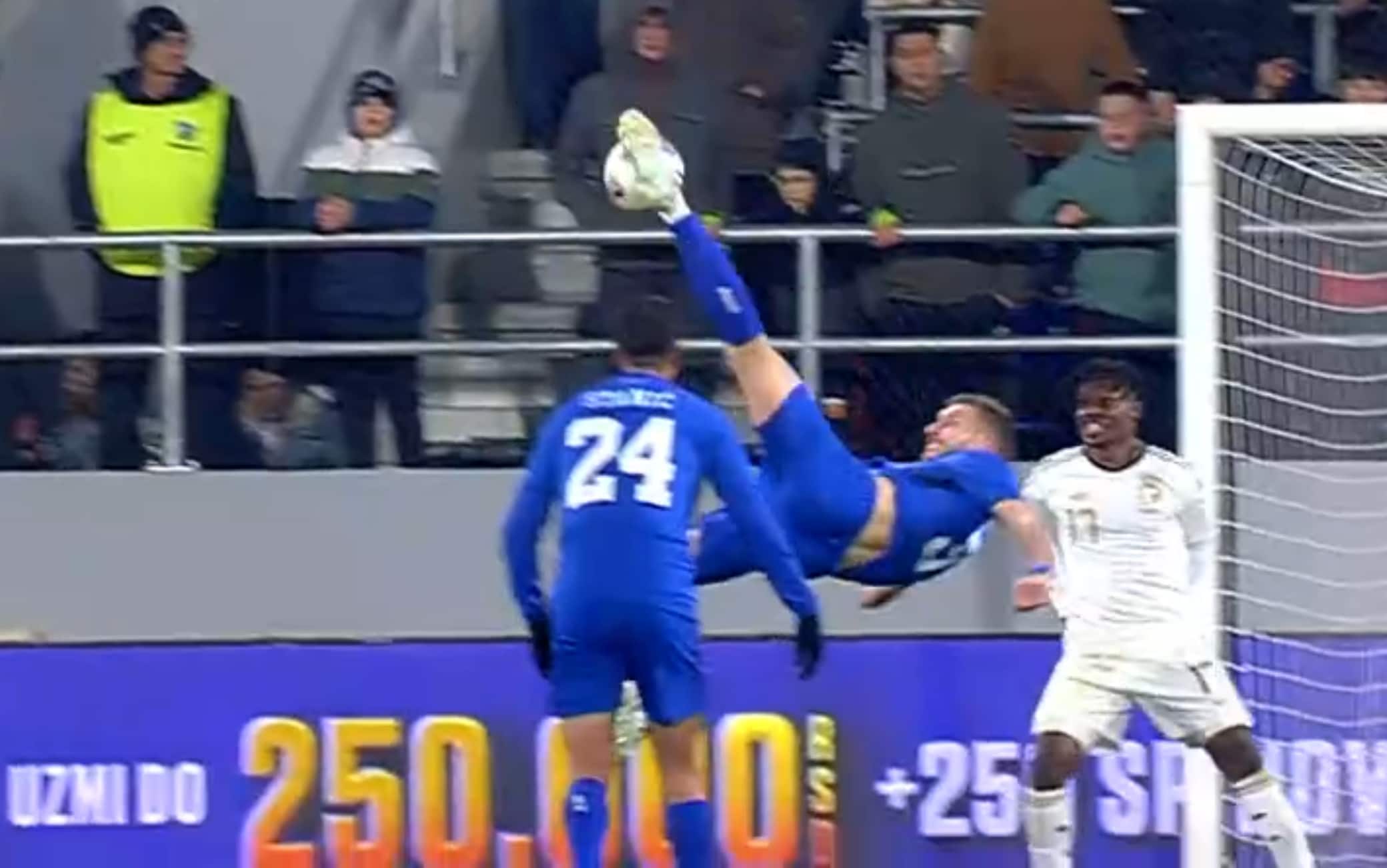 Milan, guarda che Pavlovic: gol in rovesciata con la Serbia. VIDEO