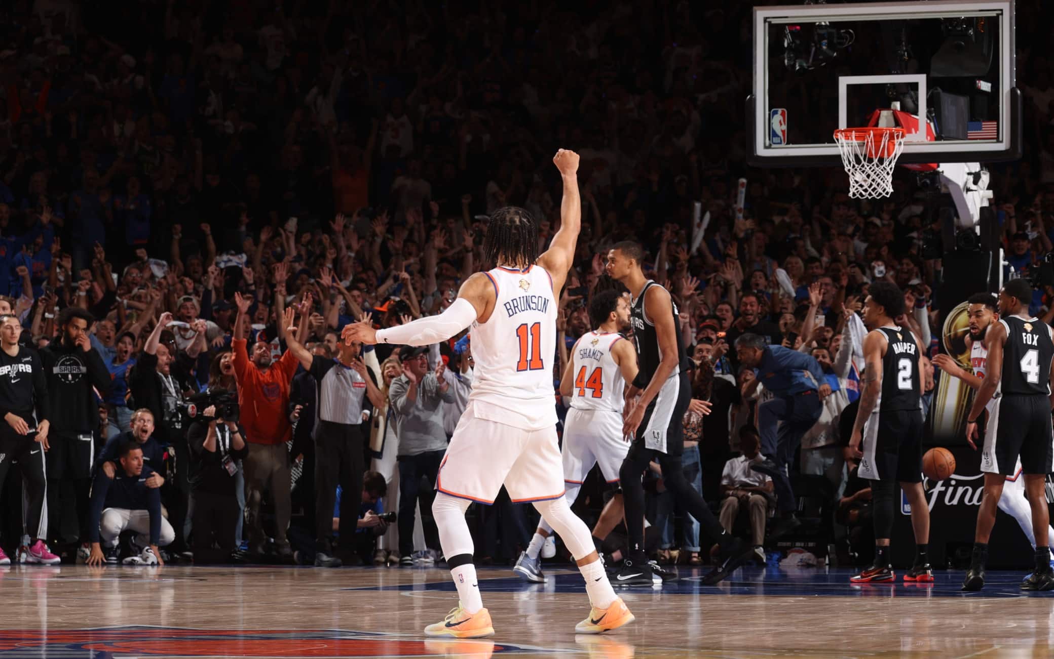  NBA Finals, New York-San Antonio 107-106: rimonta folle da -29, Knicks avanti 3-1