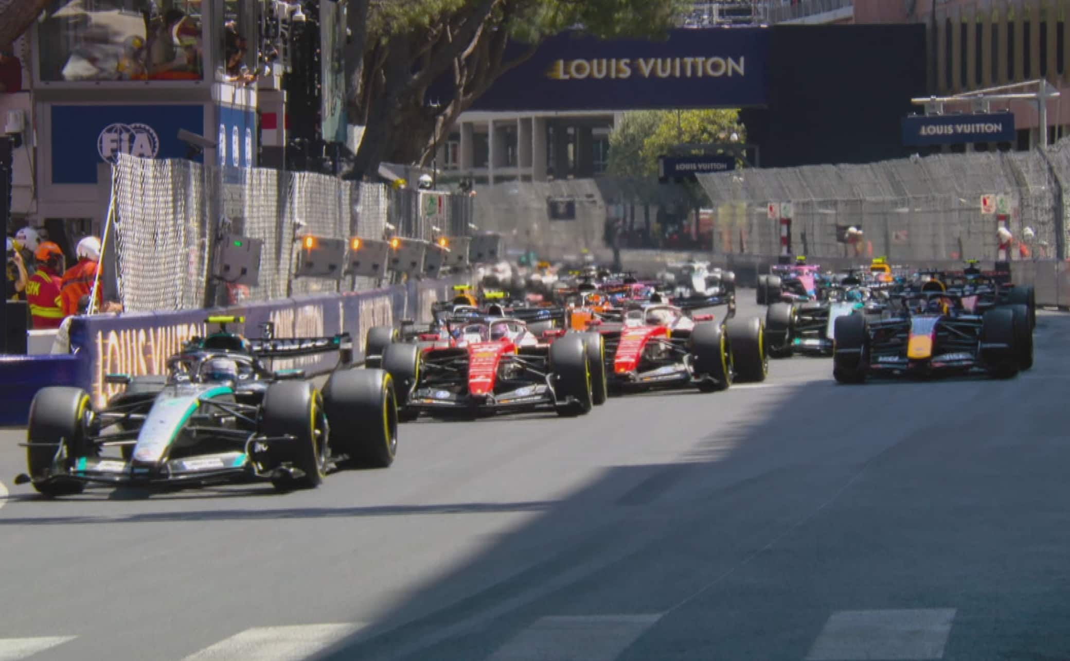 GP Monaco, la partenza e il primo giro: Verstappen si pianta e si ritira. VIDEO