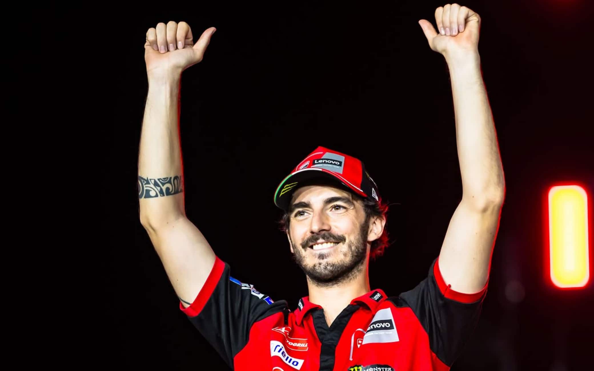 Bagnaia, standing ovation al World Ducati Week: l'omaggio da brividi a Misano