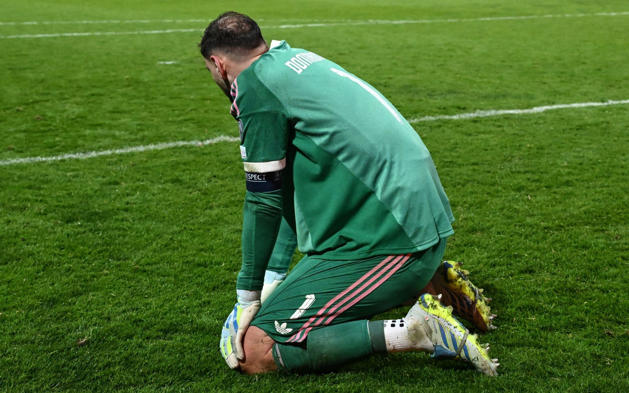 Bosnia-Italia, il foglietto dei rigoristi rubato a Donnarumma messo all'asta