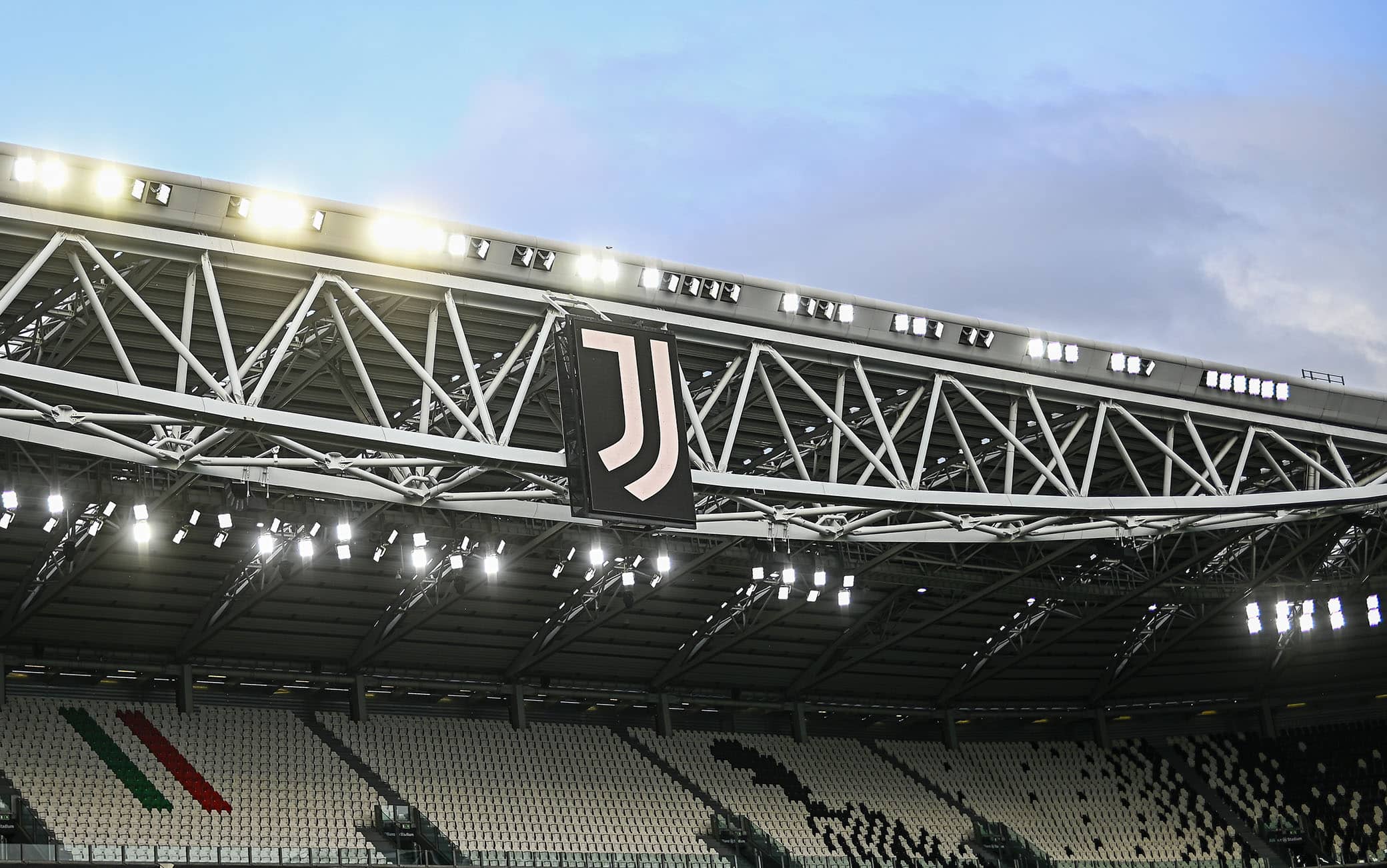 Juve, multa dalla Uefa per il fair play finanziario: le news di oggi