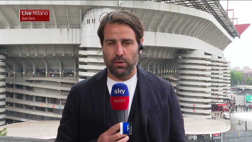 Milan, la protesta dei tifosi prima del match con l'Atalanta