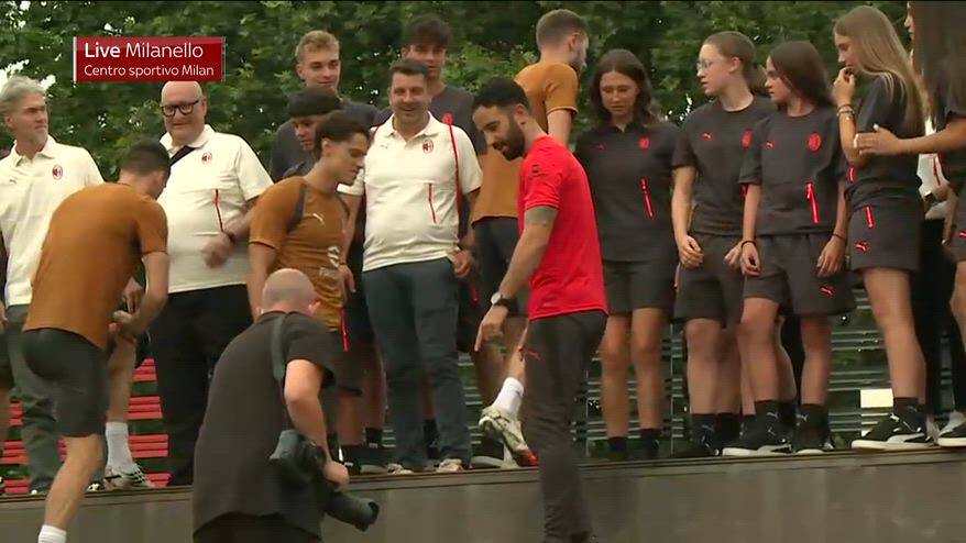 Milan, Amorim e il saluto ai tifosi: il video