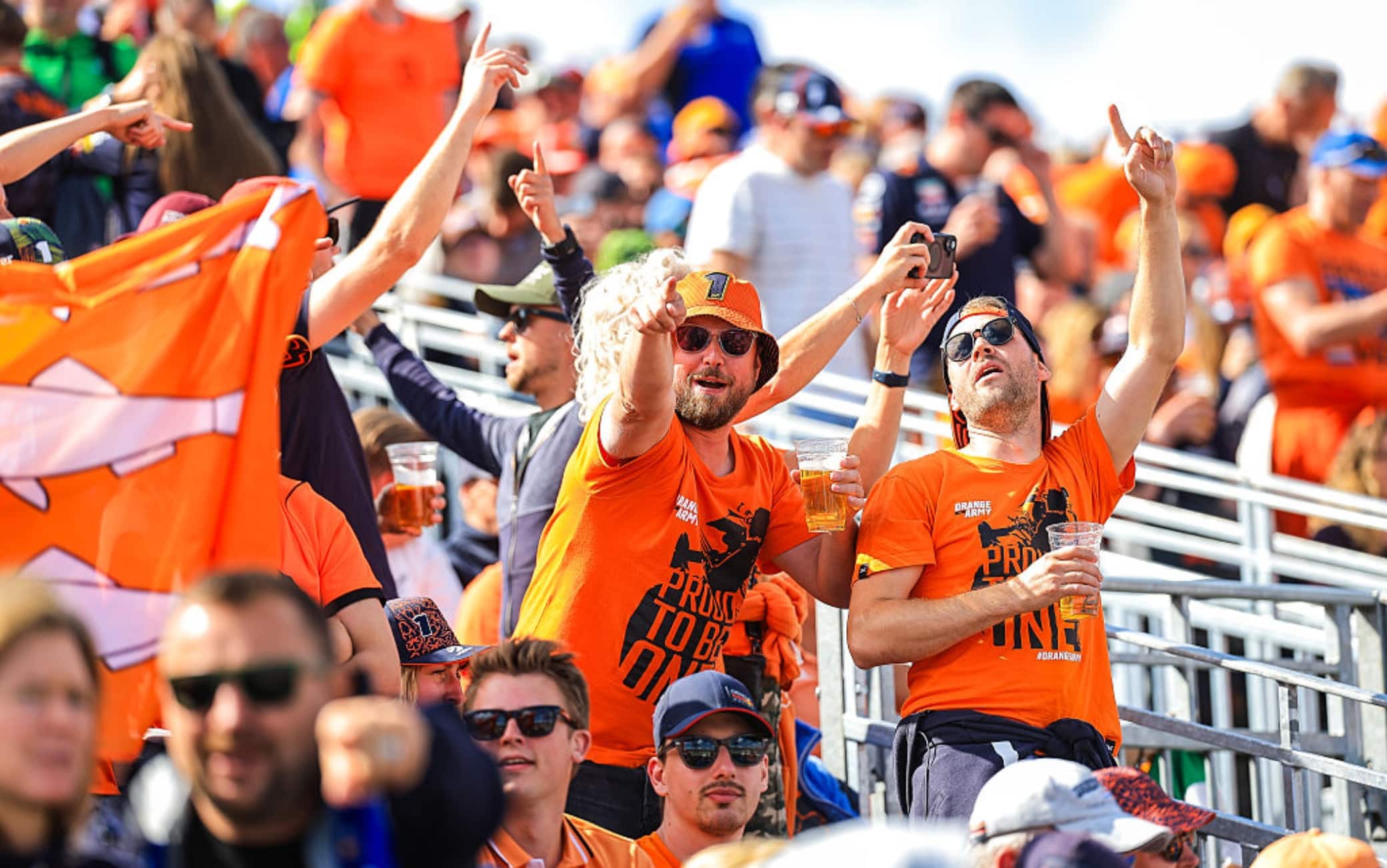 F1, GP Olanda: lo spettacolo dei tifosi per la gara di Zandvoort. FOTO