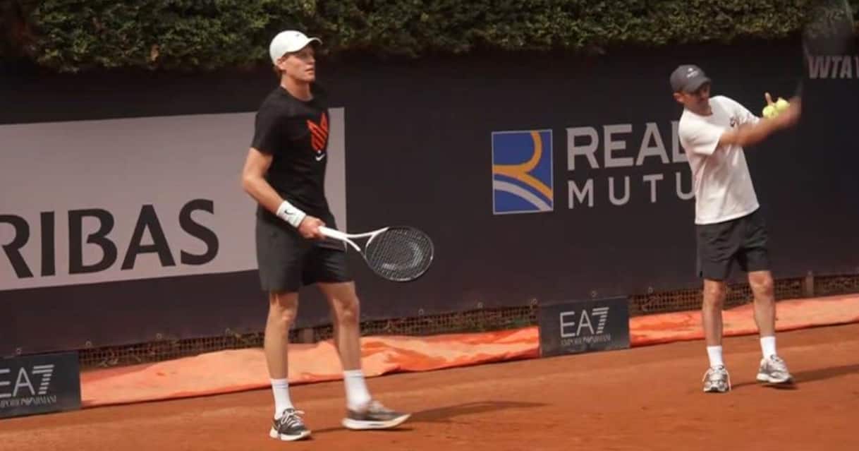https://sport.sky.it/assets/images/7dd0a7c03dc4fca91d85ef0f5083b259a11c8f73/skysport/it/tennis/video/2026/05/09/sinner-oggi-allenamento-internazionali-roma-video-1096594/og_screen_sinner.jpg?im=Resize,width=1218