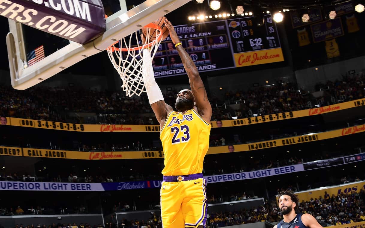 https://sport.sky.it/assets/images/7e2e5287e1f5a1925d1a4ed4f9d9df81264a59ad/skysport/it/nba/video/2026/03/31/nba-video-highlights-los-angeles-lakers-washington-wizards-1086684/LeBron_James_Getty_Los_angeles_Lakers.jpg?im=Resize,width=1218