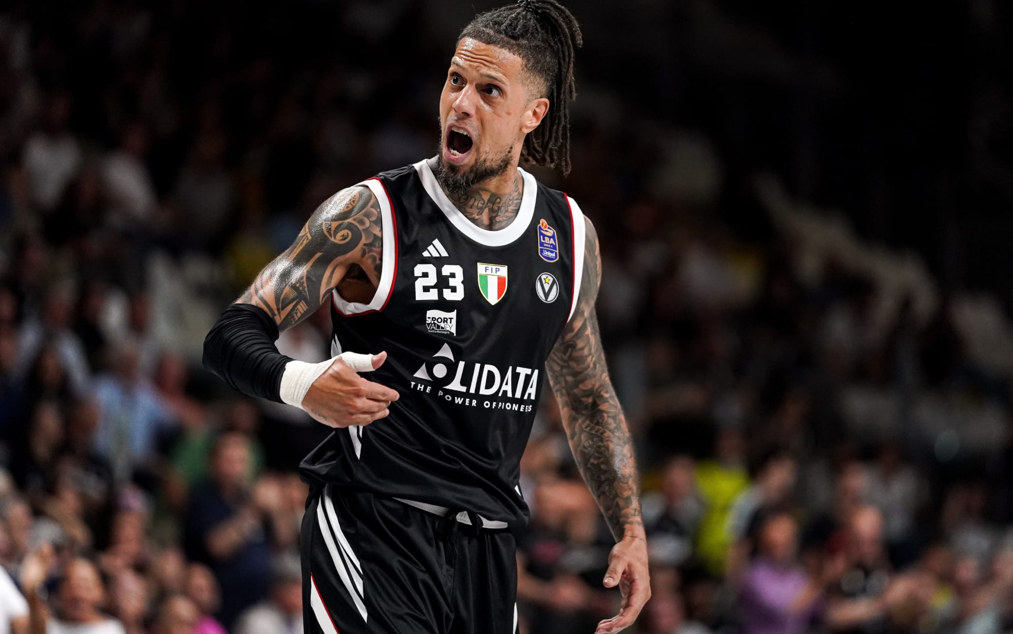 Stangata per la Virtus: due partite di squalifica per Hackett dopo la testata a Candi